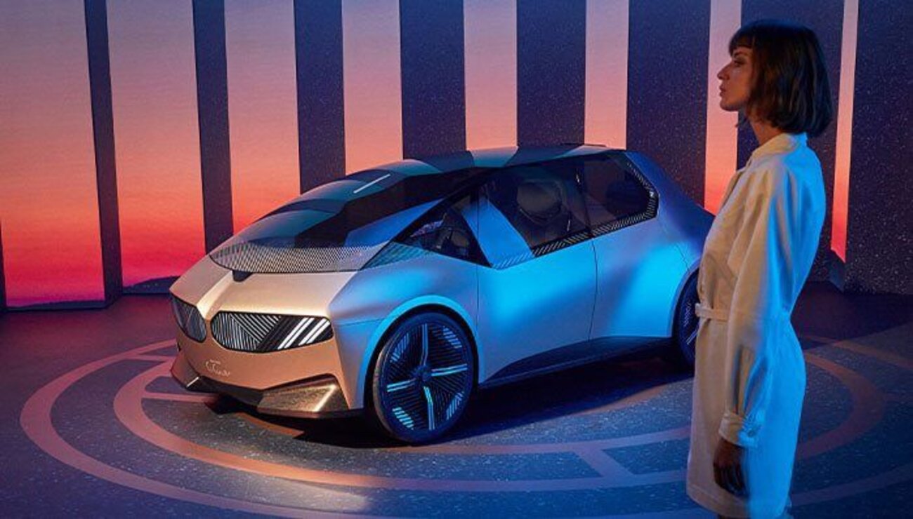 RE : IMAGINE = RE:THINK, RE:DUCE, RE:USE, RE:CYCLE|BMW STORE MONACO