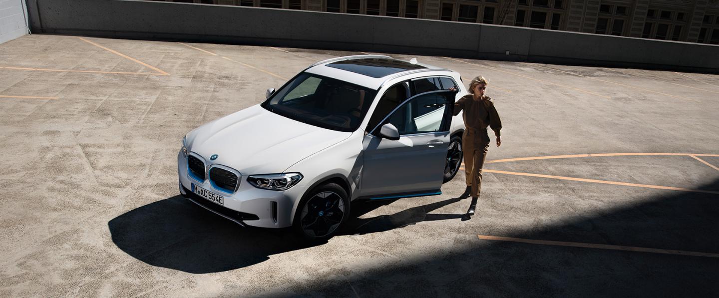 LA BMW iX3 : LE SUV BMW 100% électrique.